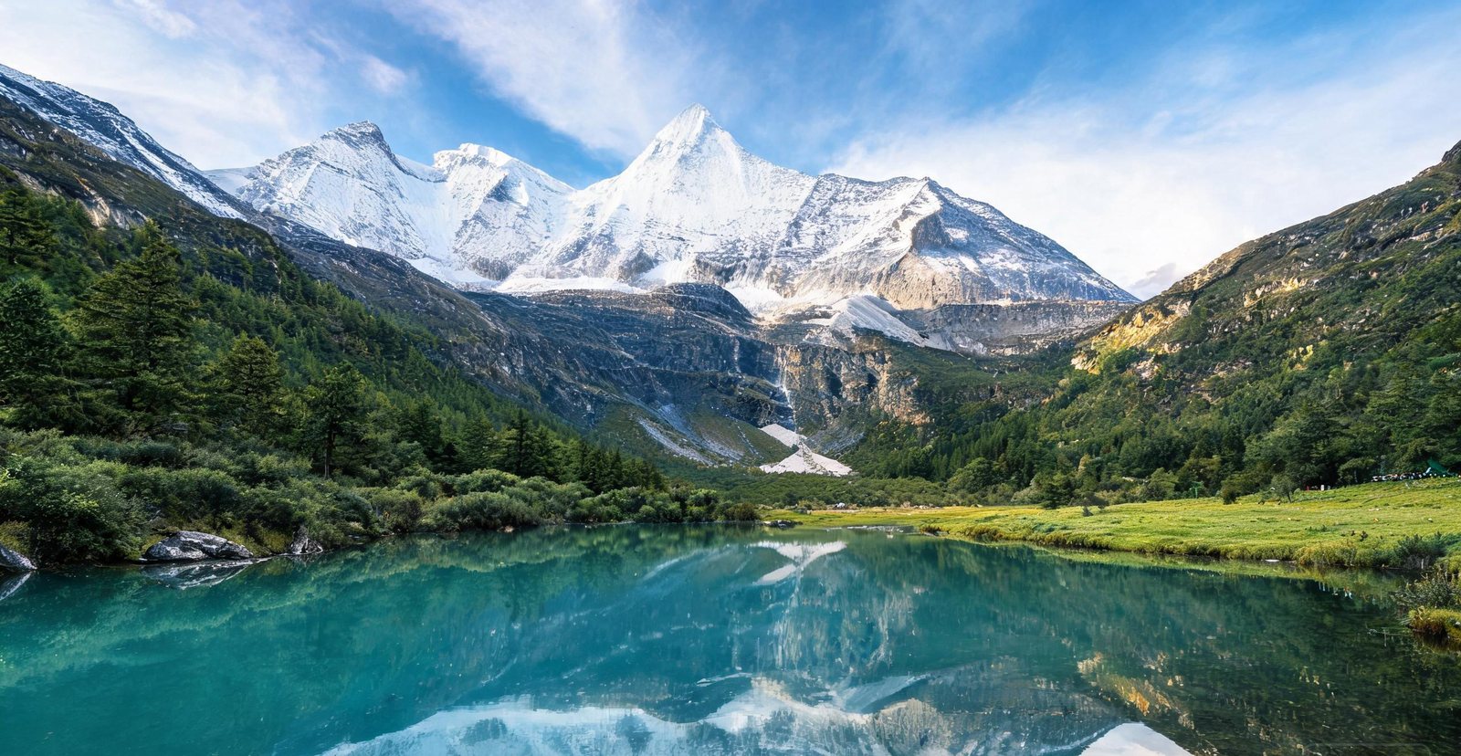 Snow peaks and lake at Daocheng Yading, Sichuan